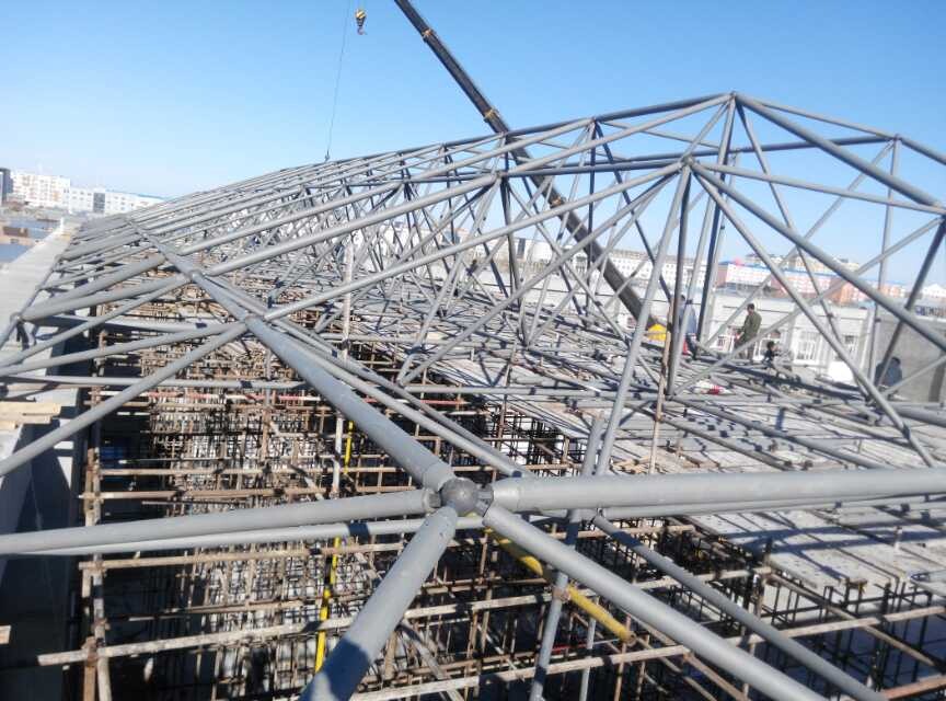 本溪商贸城屋顶网架工程